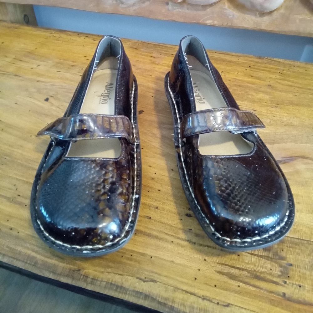 Alegria Paloma Size 38 (7.5 or 8)  Brown Snakeskin Leather Mary Jane Shoes